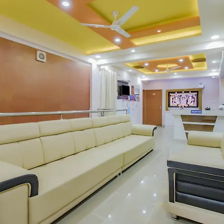 Oyo 79181 Sri Dhanalakshmi Boarding & Lodging